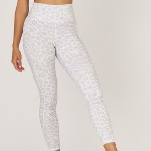 GLYDER White Leopard Leggings